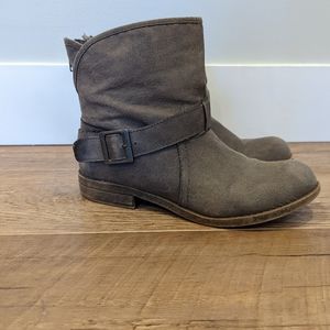 No Parking Distressed Boots